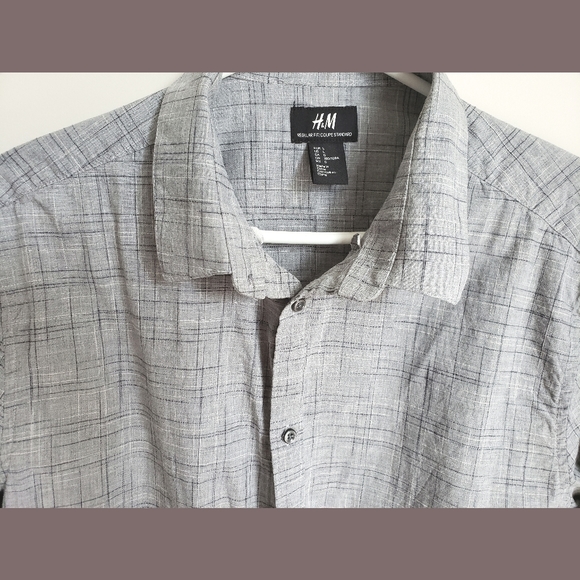 H&M Long Sleeve Button Down Regular Fit - Picture 2 of 4